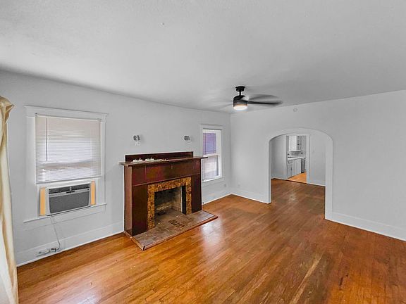 4th image of 367 E Craig Pl