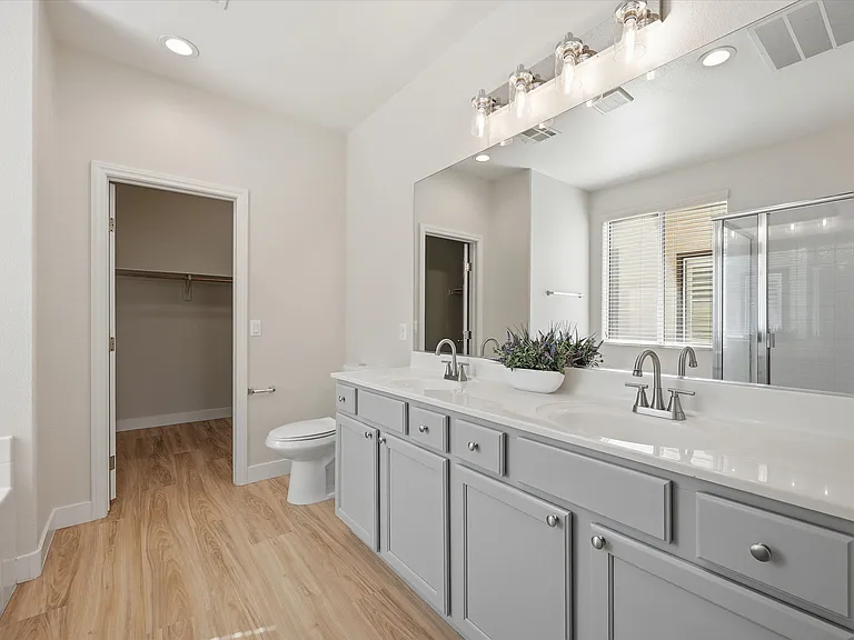 7658 Engleberg Ave — Photo 9