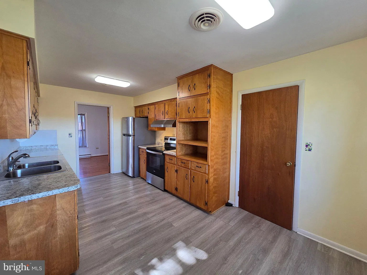 4 bed, 2.0 bath, 2000 sqft, $2,500 — Photo 4