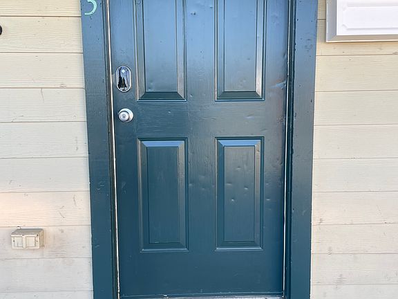 4th image of 133 E 11th St