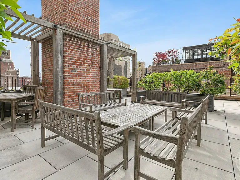 28 E 10th St #10B — Photo 12