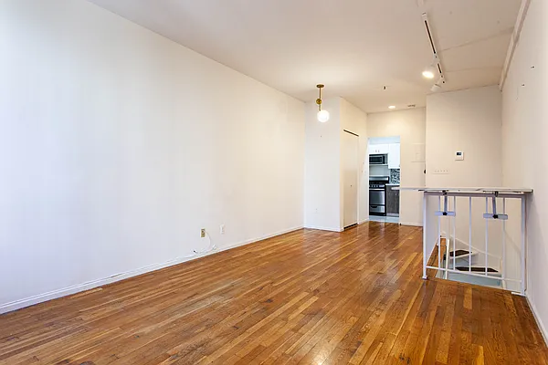 Rented by Cayenne Realty Group | media 21