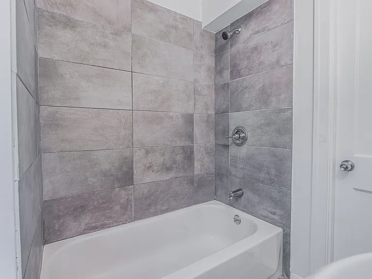 10600 Clifton — Photo 14
