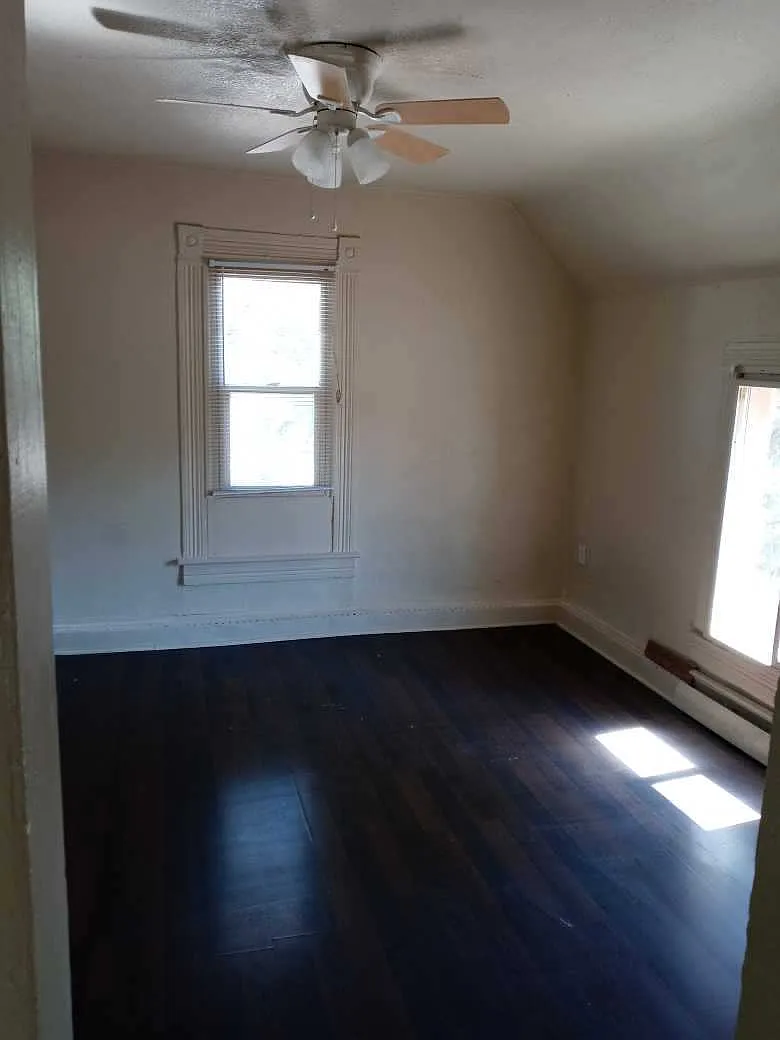2 bed, 450 sqft, $850 — Photo 3
