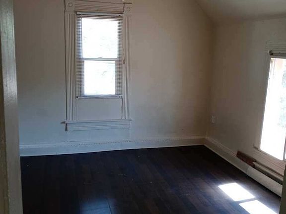 3rd image of 710 N Hudson Ave #4