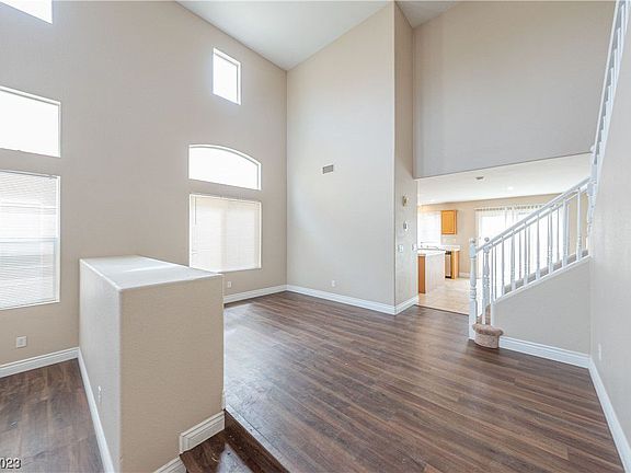 4th image of 4697 Sequoia Park Ave
