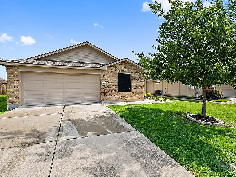 3 bed, 1702 sqft, $2,500 — Photo 1