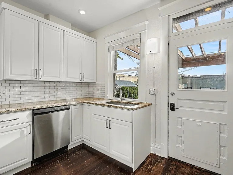 1301 S Lincoln St — Photo 12