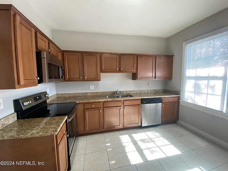 2671 Forbes St #B — Photo 5