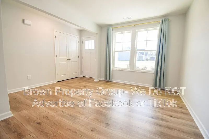 3 bed, 2.0 bath, 1400 sqft, $1,700 — Photo 4