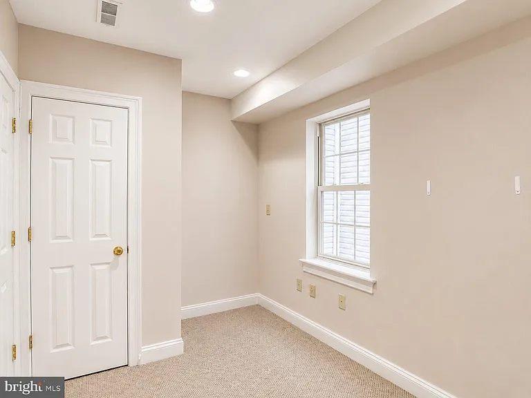 2542 W Girard Ave #2 — Photo 14