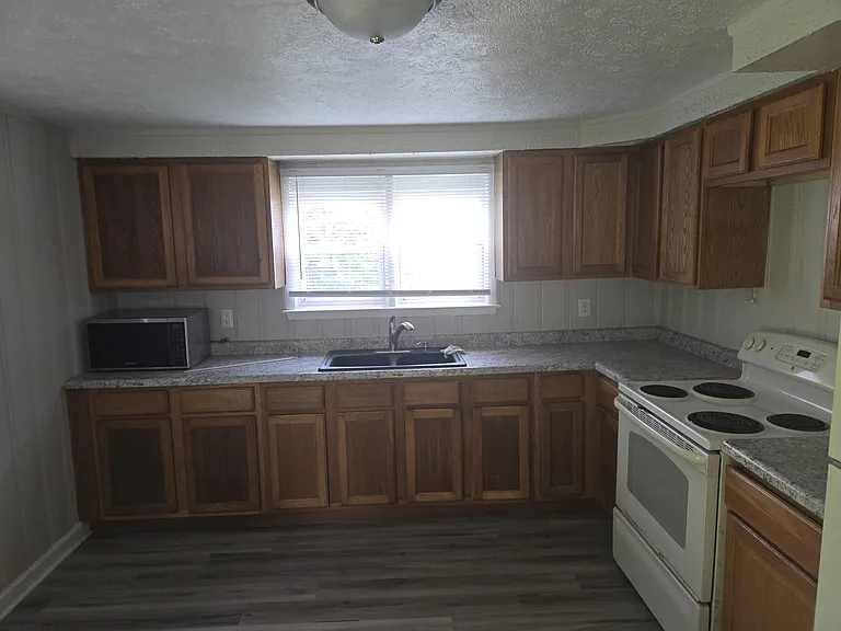1165 S Drexel Ave — Photo 8