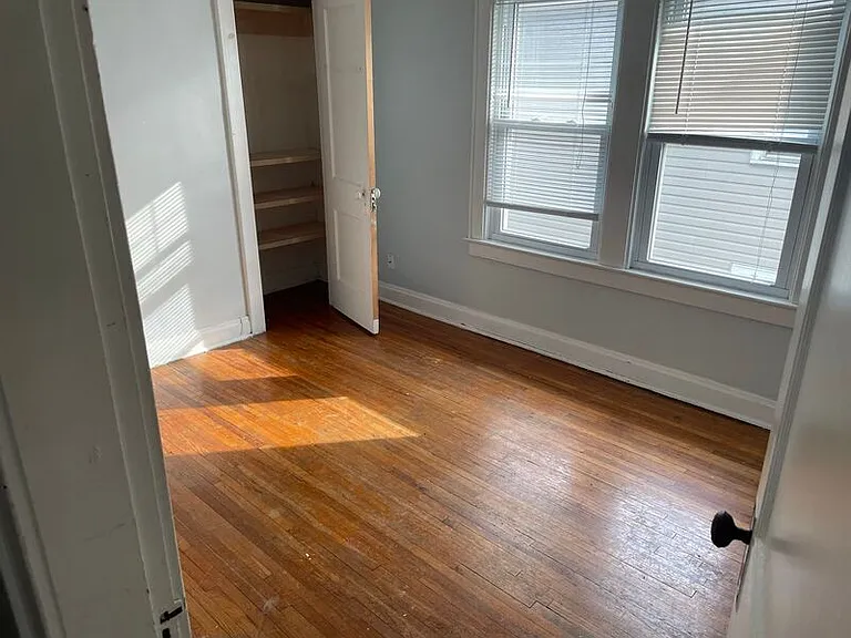 921 Thomas Rd — Photo 6