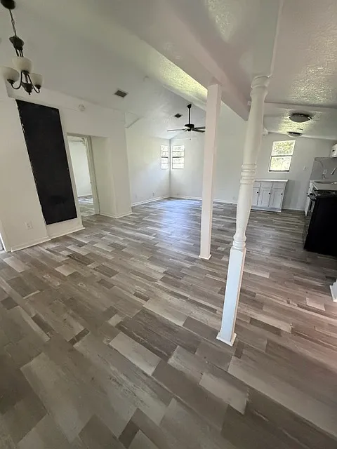 2 bed, 834 sqft, $2,000 — Photo 3