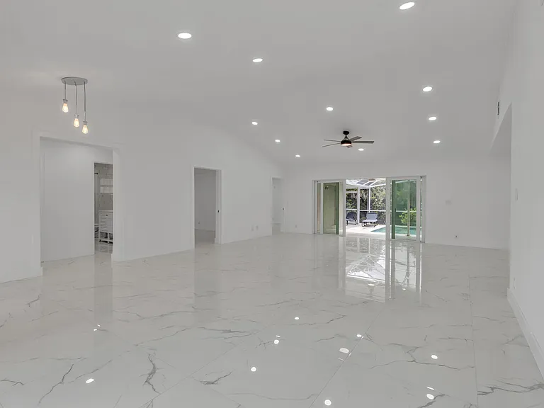 21452 Woodchuck Ln — Photo 24