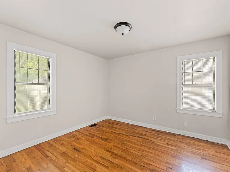 611 W Minota St — Photo 17