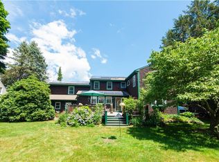 71 Mohawk Dr, Portsmouth, RI 02871