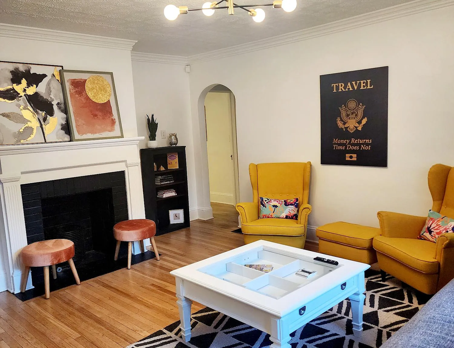 3 bed, 1300 sqft, $3,700 — Photo 2