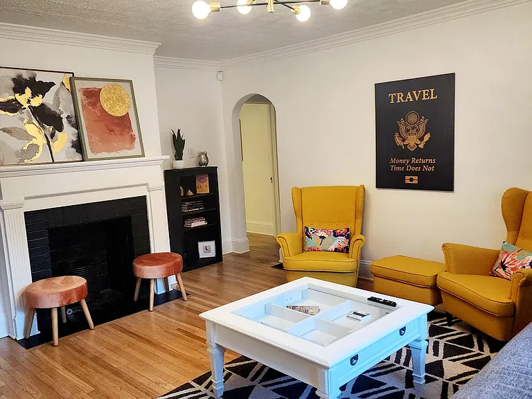 Living room/entryway