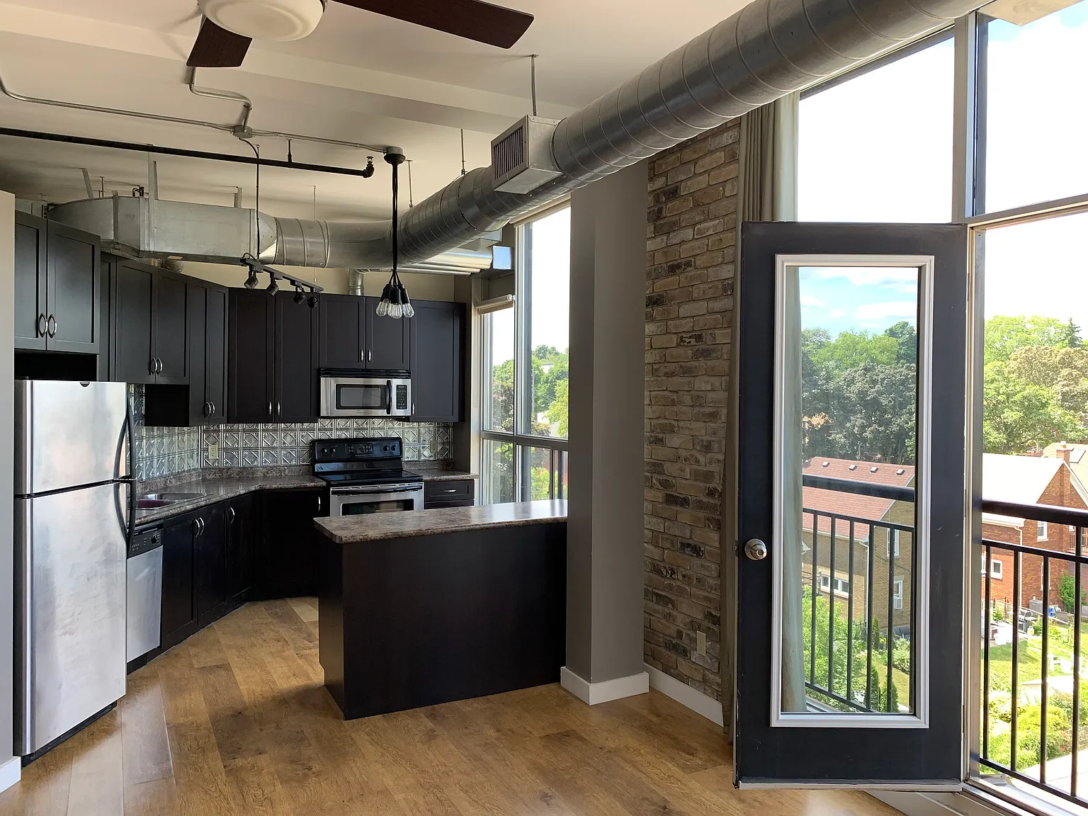 1 bed, 600 sqft, $1,875 — Photo 4