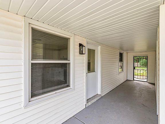 3rd image of 23420 Martin Ave