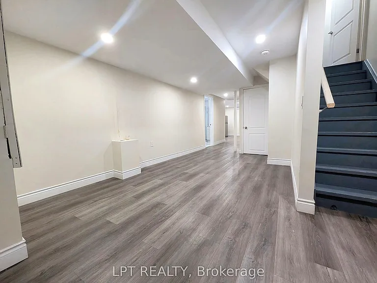 22 Dufay Rd — Photo 17