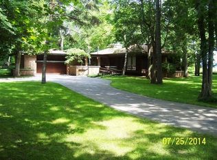 303 Chicago Ave, Charlevoix, MI 49720