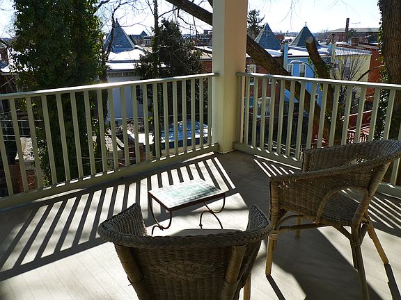 Upper deck