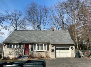 121 Split Rock Ln, Park Ridge, NJ 07656