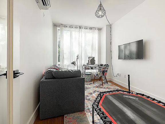 4th image of 581 Ocean Pkwy #4B