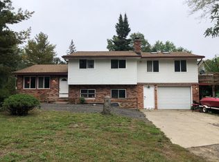 690 Hillwood Dr, White Lake, MI