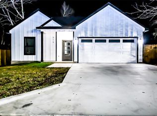 516 N Hackberry Ave, Luling, TX 78648