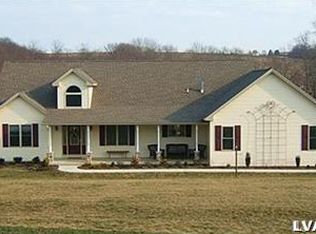 8425 Valley Rd, Fogelsville, PA 18051