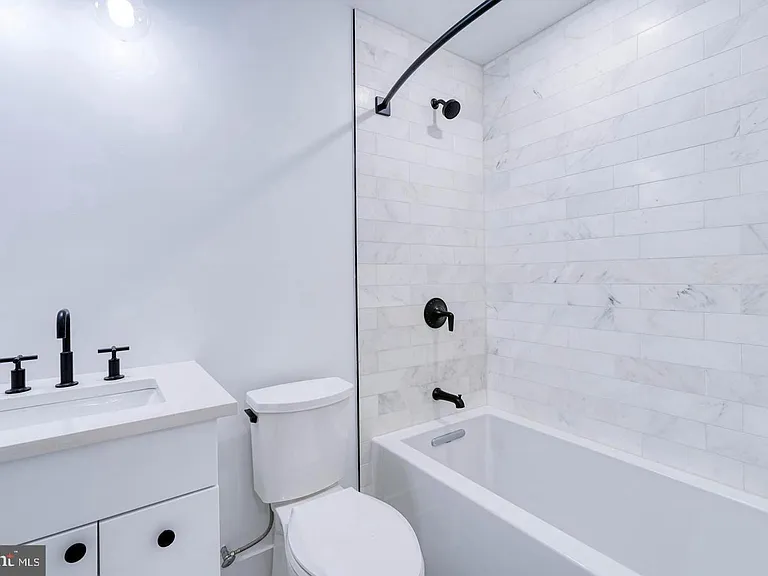1519 Carpenter St #2 — Photo 18