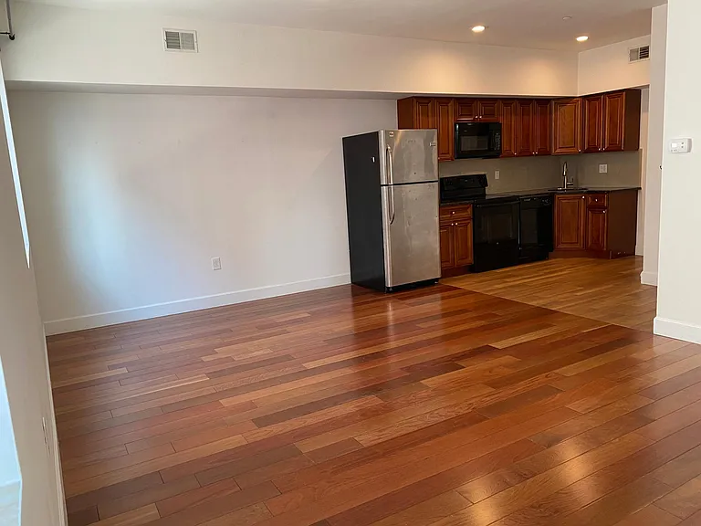1028 Wood St #3F — Photo 6