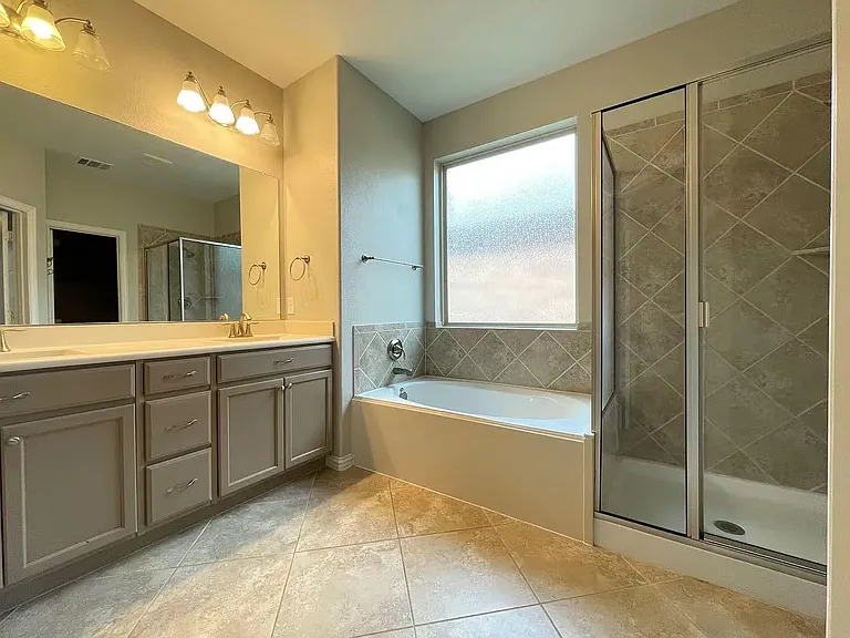 1700 Medina Ln — Photo 13