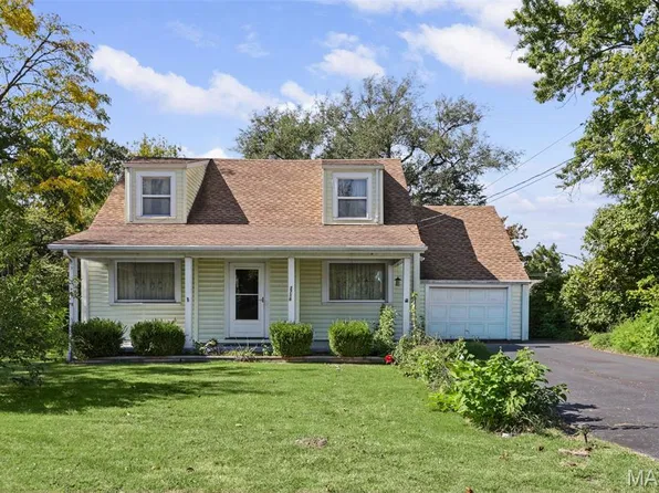 2718 Curvey St, Godfrey, IL 62035