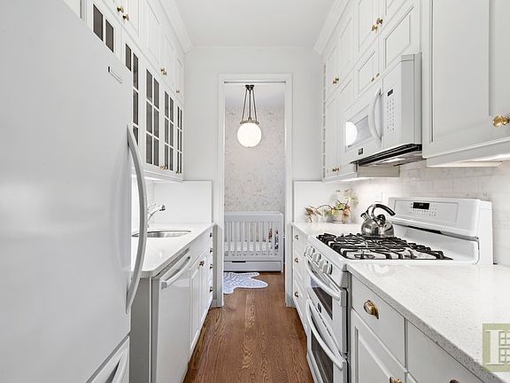 2nd image of 317 W 87th St APT 6B
