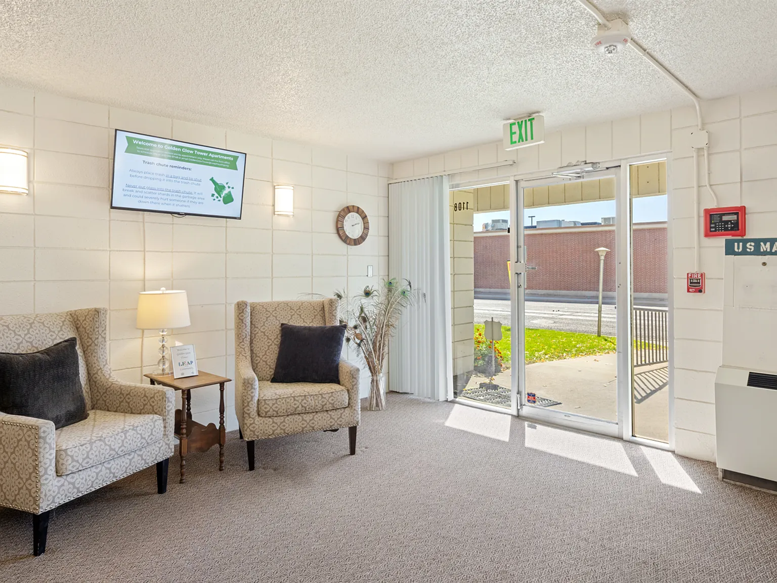Golden Glow Tower Studio Apartment — Photo 4