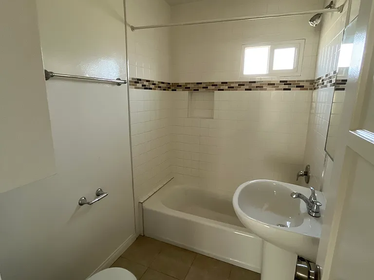 1225 Harvard St #7 — Photo 11