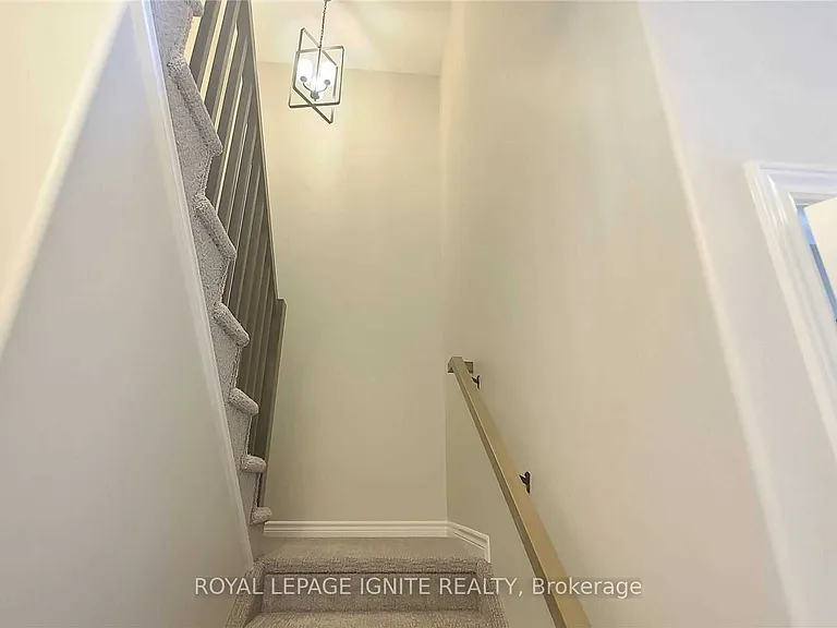 98 Athabaska Dr — Photo 6