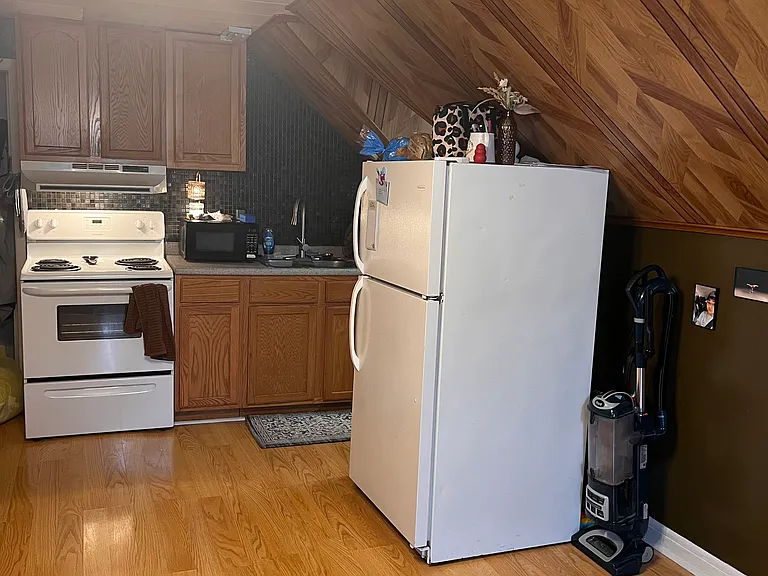 18 Fairdale Pl #1 — Photo 4
