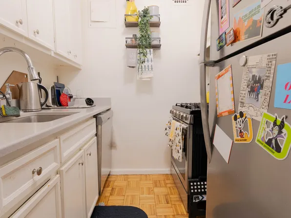 155 East 38th Street image 4 of 5