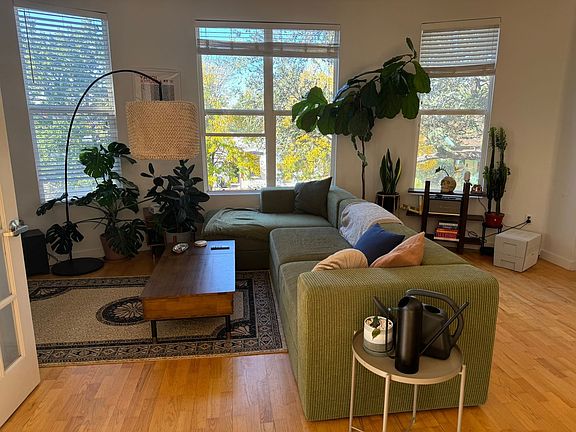 5th image of 2422 Tremont Pl APT 206