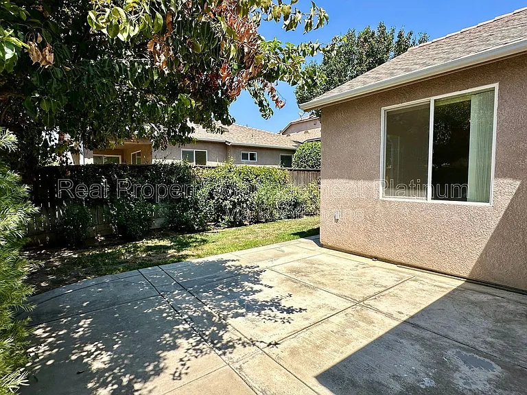 643 W Casanova Ln — Photo 9