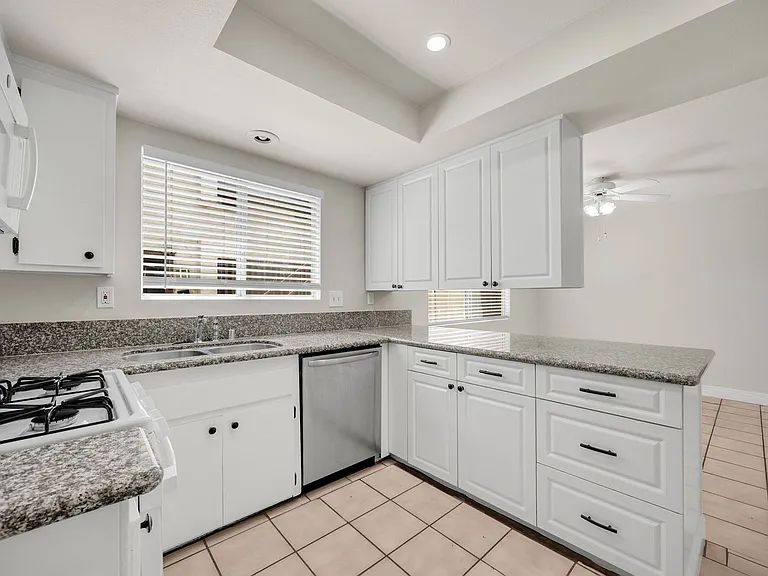 730 N Kathleen Ln — Photo 15