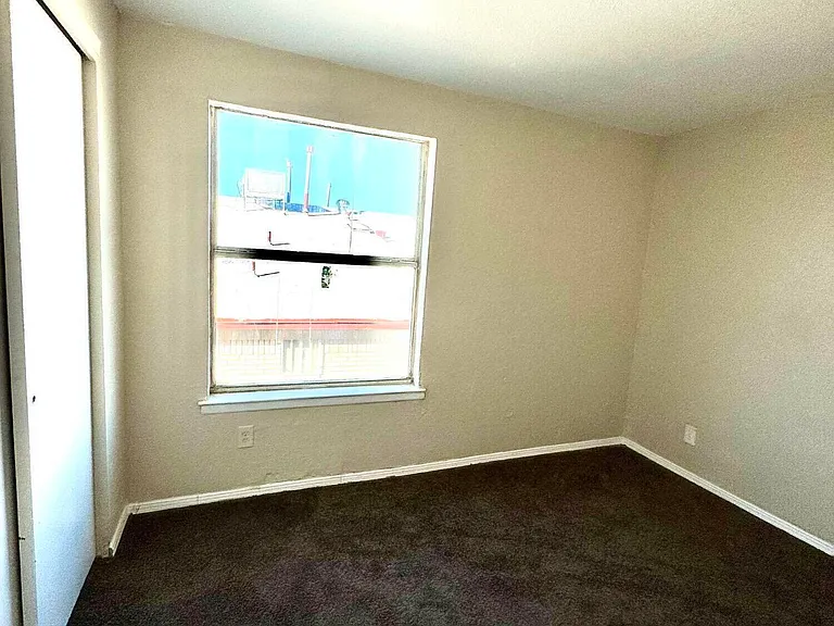 943 Montera Rd — Photo 16
