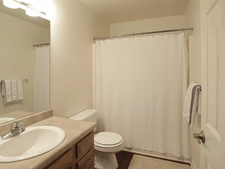 Lakemont Apartments — Photo 34