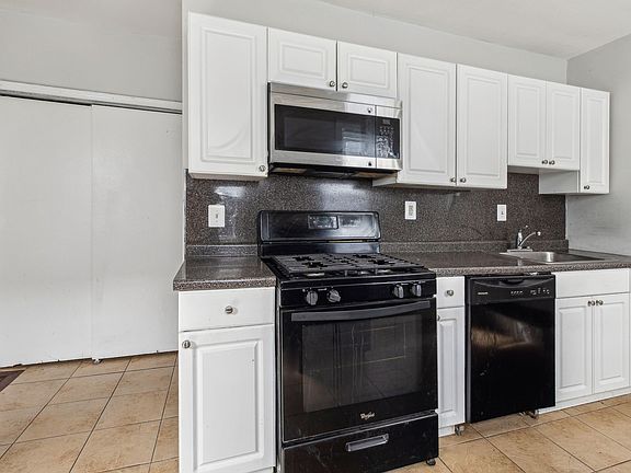 3rd image of 4161 Ridge Ave APT 2
