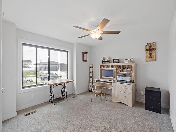 3rd image of 528 Wicker Dr